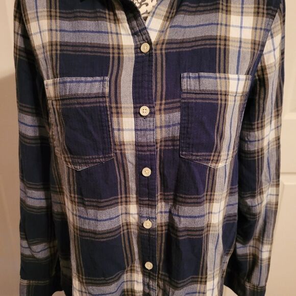 Old Navy woman's plaid button up shirt - Picture 4 of 6